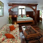 Guest house Romantik Landhaus & Klapsliebling Lubben